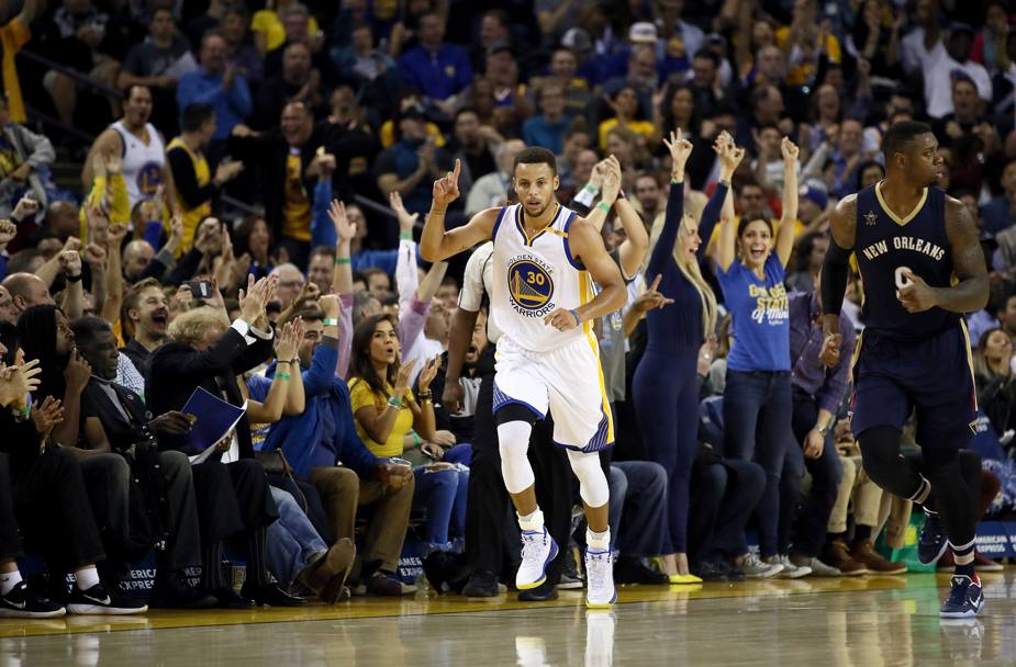 Steph Curry raggiunge un obiettivo storico nella partita vinta da Golden State Warriors contro New Orleans Pelicans segnando 46 punti e 13 triple, nuovo record per una singola partita Nba (Afp)